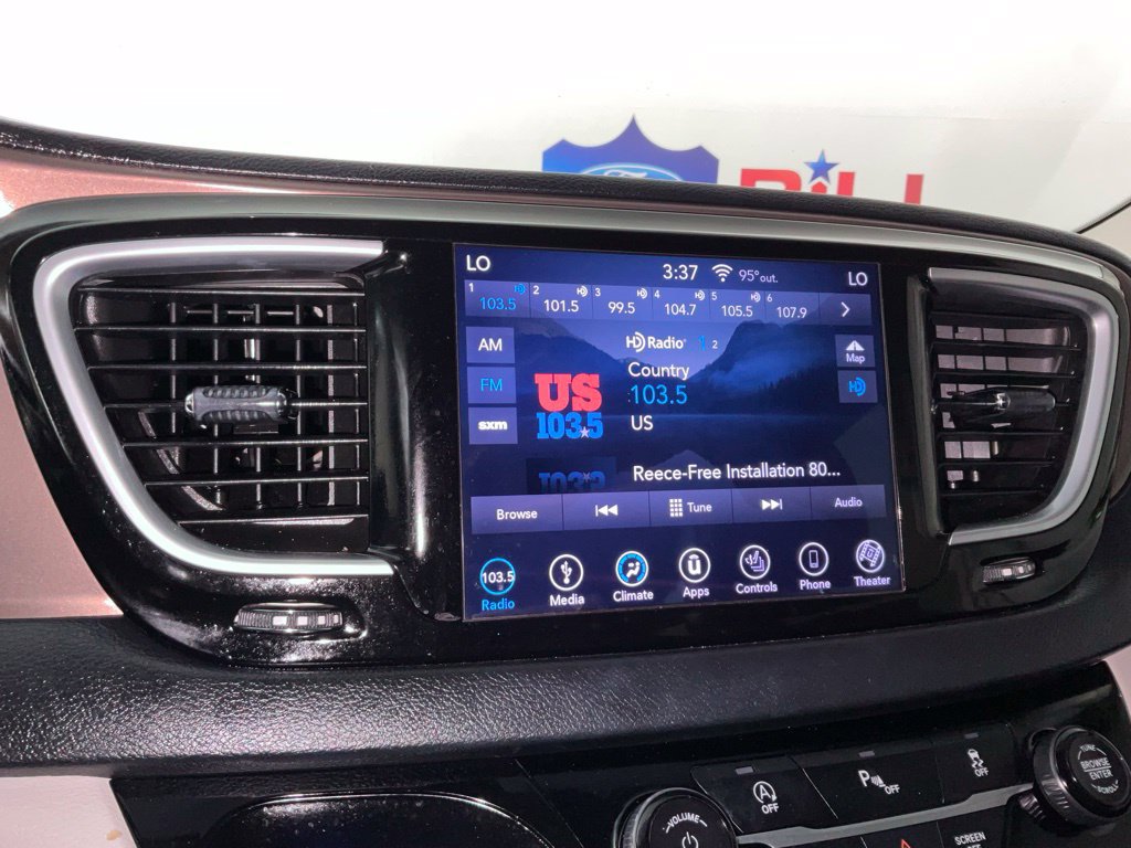Used 2018 Chrysler Pacifica Touring-L Plus FWD image 22