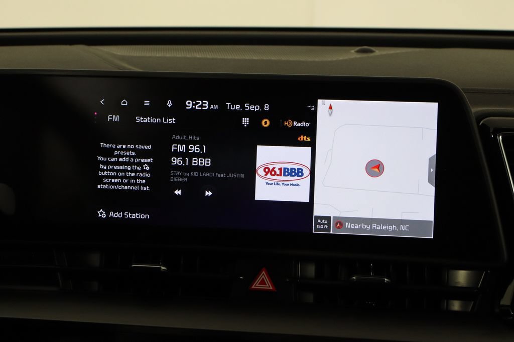 Used 2025 Kia Sportage EX FWD image 28