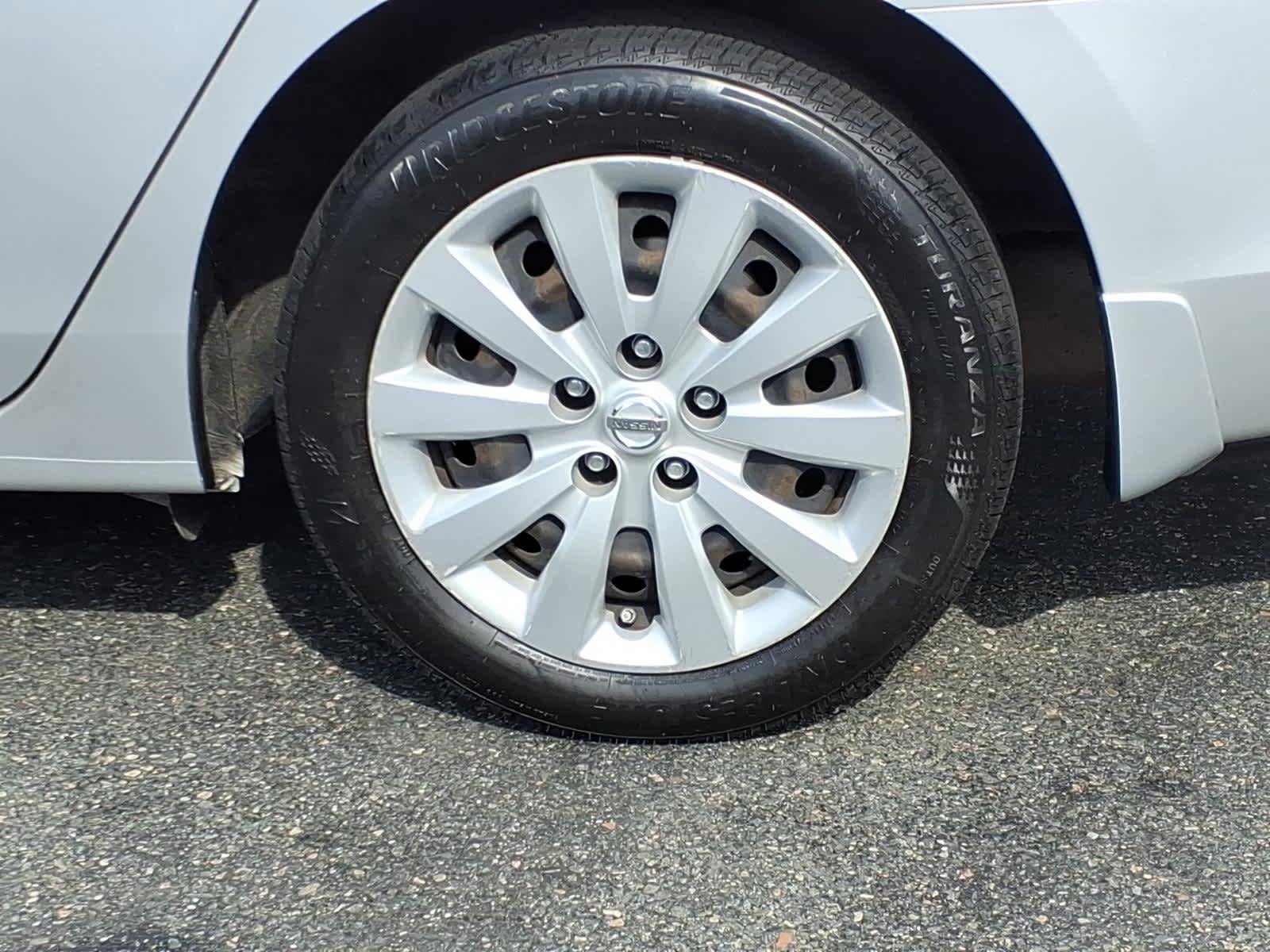 Certified 2017 Nissan Sentra S FWD image 9