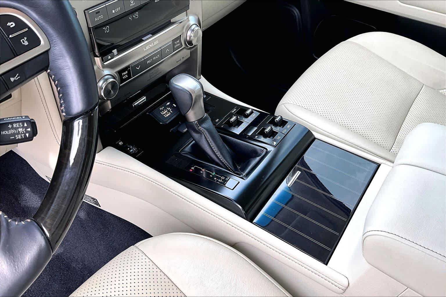 Used 2020 Lexus GX 460 Luxury w/ Accessory Package AWD/4WD image 17
