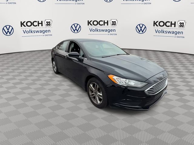 Used 2018 Ford Fusion SE w/ Fusion SE Technology Package image 2
