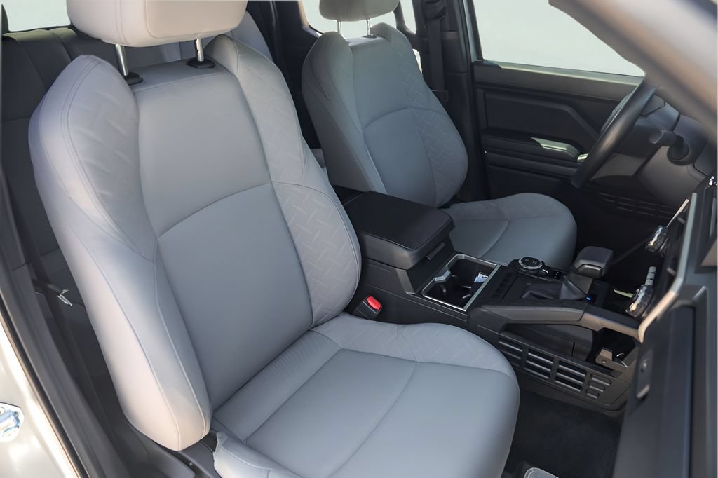 Used 2024 Toyota Tacoma SR5 AWD/4WD image 33