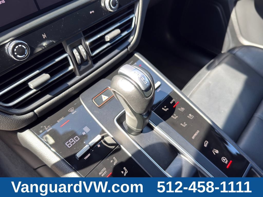 Used 2023 Porsche Macan AWD/4WD image 16