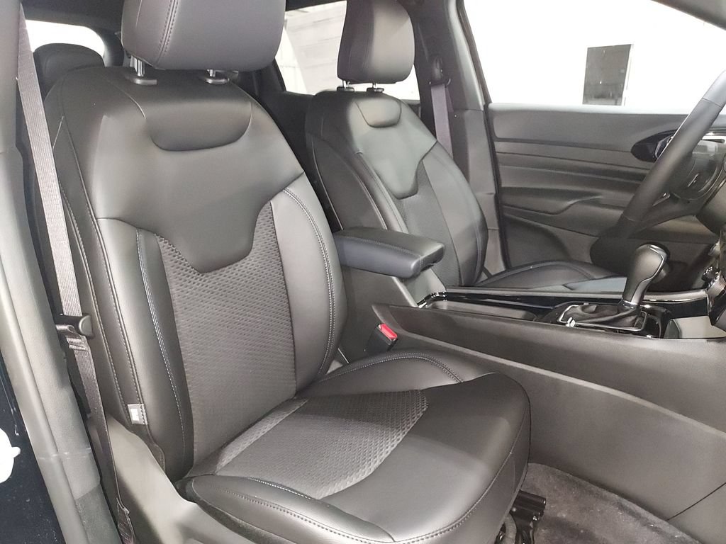 New 2026 Jeep Compass Latitude AWD/4WD image 27