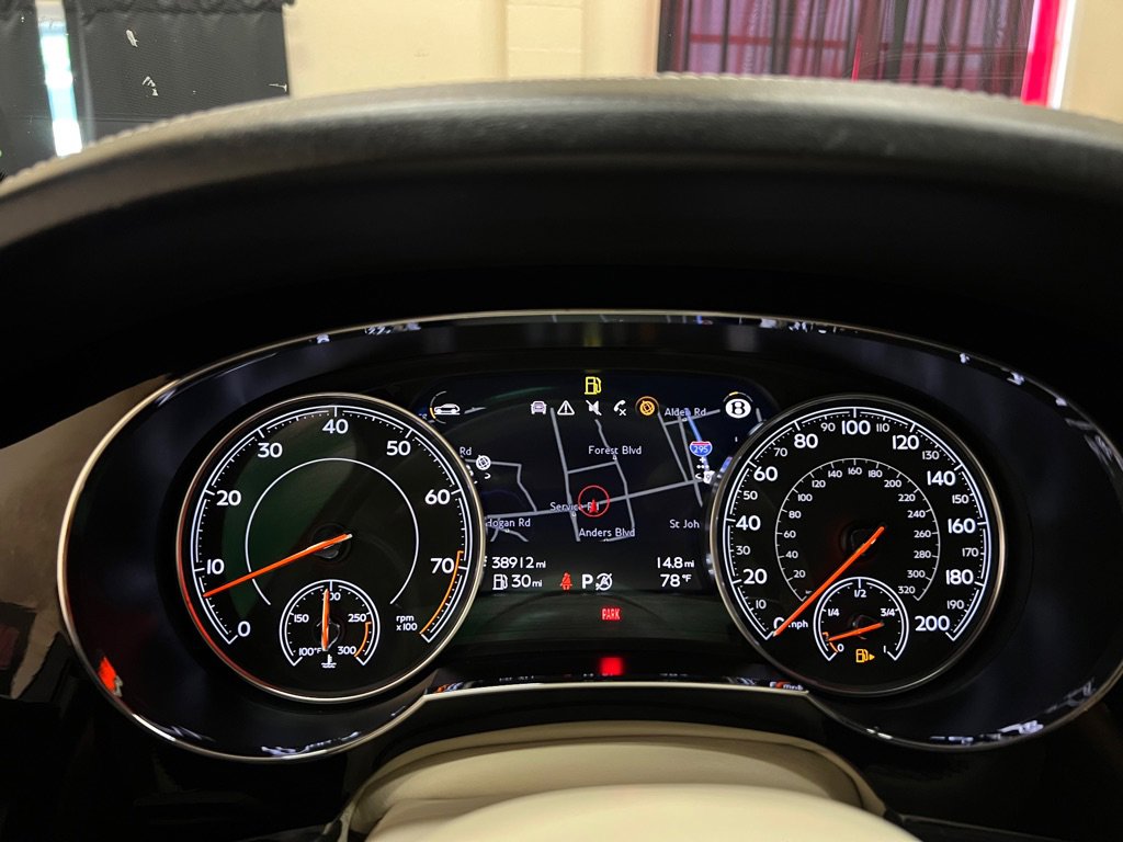 Used 2019 Bentley Bentayga image 30