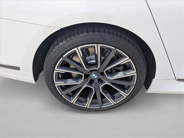 Used 2022 BMW 750i xDrive w/ Executive Package image 25