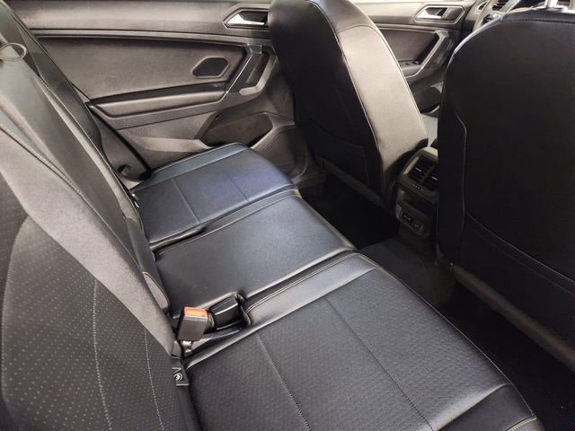 Used 2020 Volkswagen Tiguan SEL AWD/4WD image 33