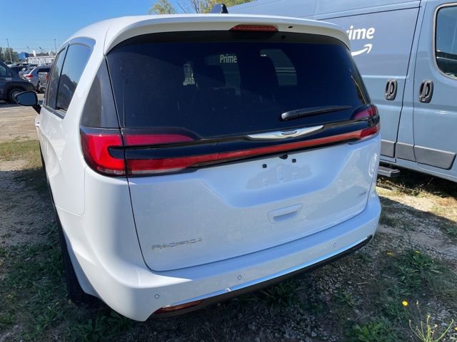 New 2026 Chrysler Pacifica Select image 6