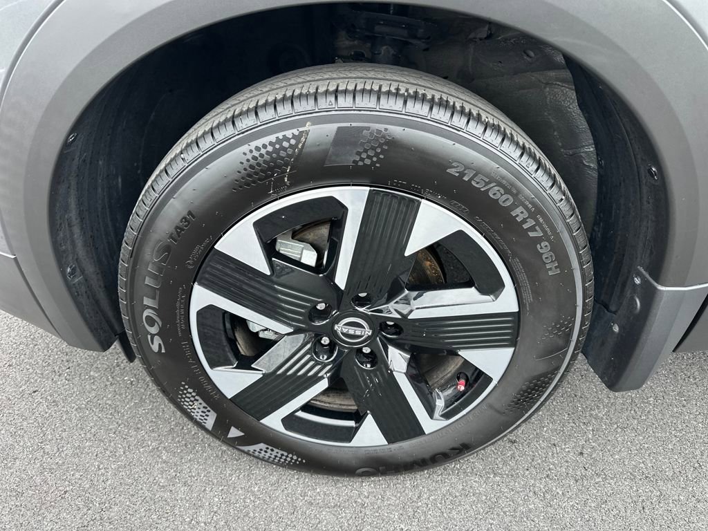 Used 2025 Nissan Kicks SV image 12