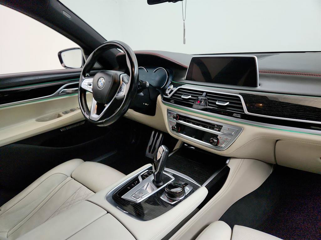 Used 2017 BMW 750i xDrive AWD/4WD image 26