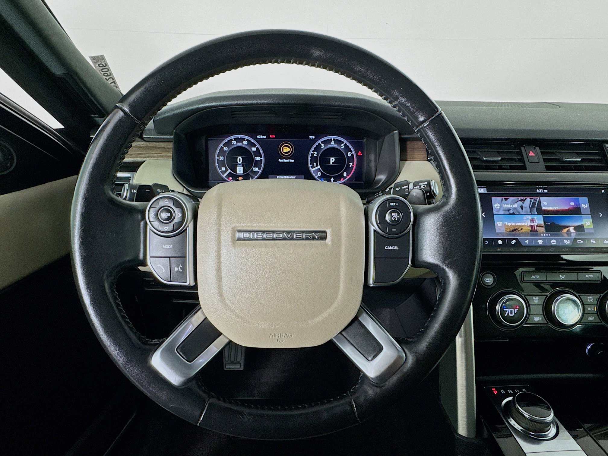 Used 2018 Land Rover Discovery HSE image 11