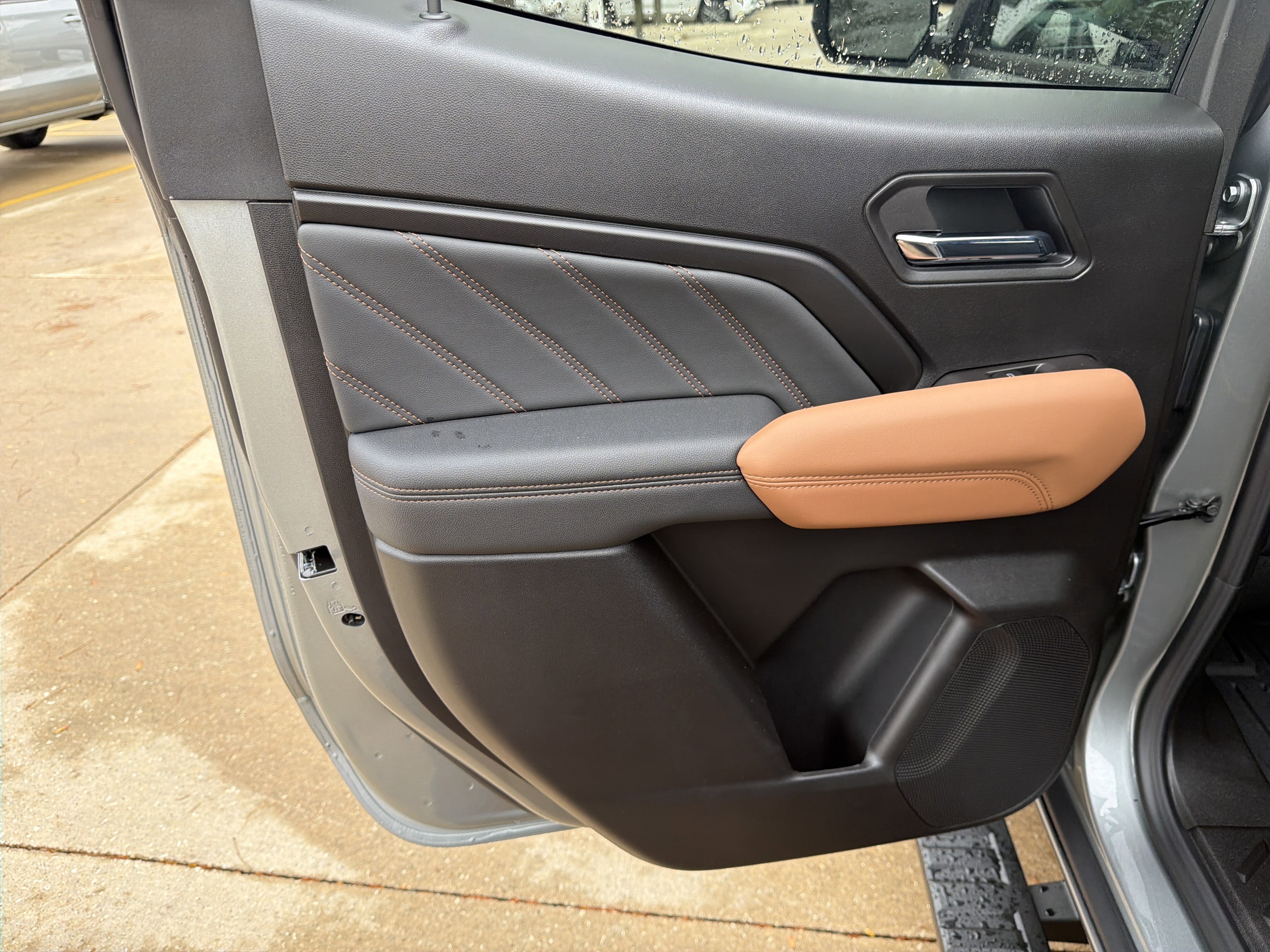 Used 2026 GMC Canyon AT4 w/ Technology Plus Package image 9