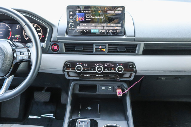 Certified 2025 Honda Pilot Touring image 14