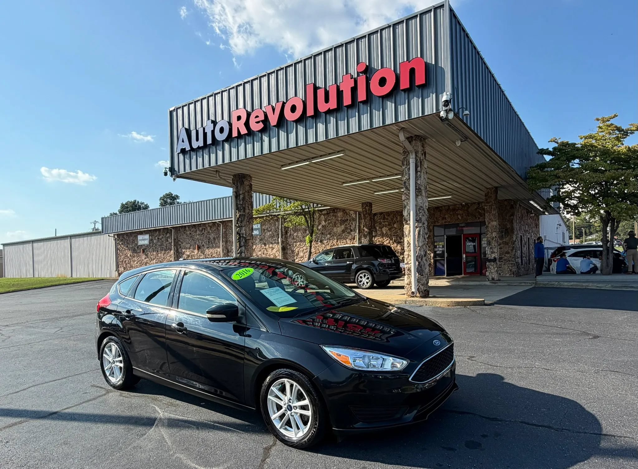 Used 2016 Ford Focus SE FWD image 1
