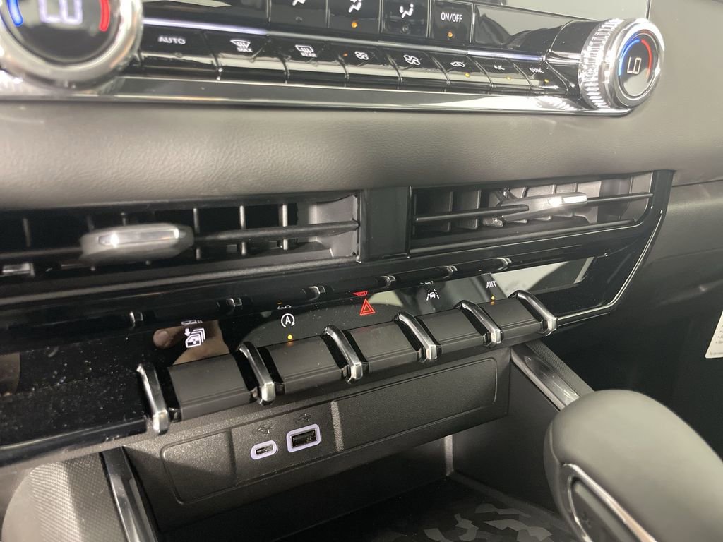 New 2026 GMC Canyon Elevation w/ Convenience Package image 18