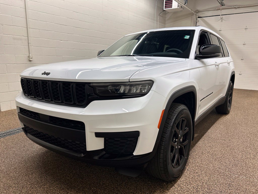 Used 2025 Jeep Grand Cherokee L Laredo AWD/4WD image 6