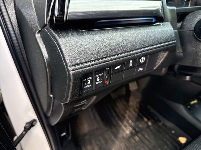 Used 2024 Honda Odyssey Elite image 16