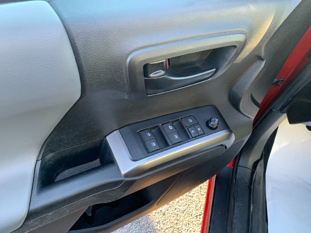 Used 2022 Toyota Tacoma SR5 w/ Technology Package AWD/4WD image 13