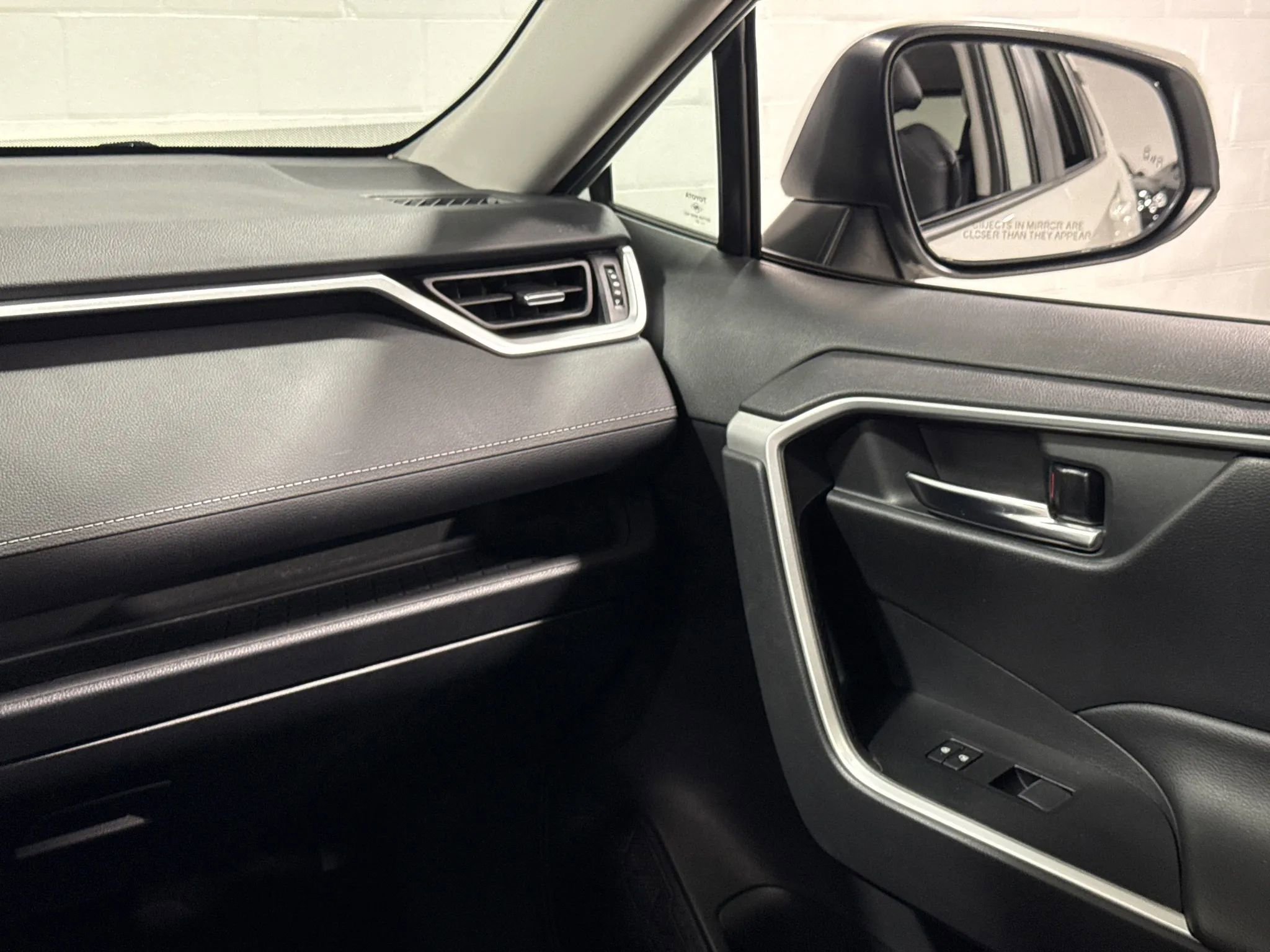 Used 2021 Toyota RAV4 XLE Premium AWD/4WD image 43