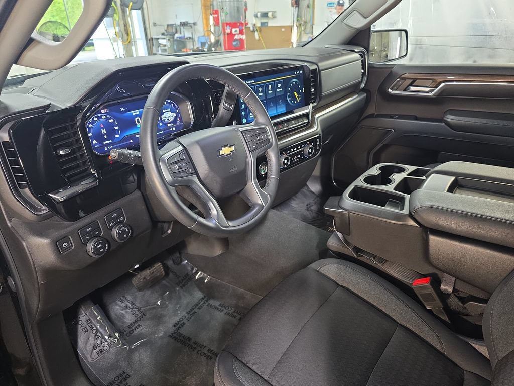 Used 2024 Chevrolet Silverado 1500 LT AWD/4WD image 15