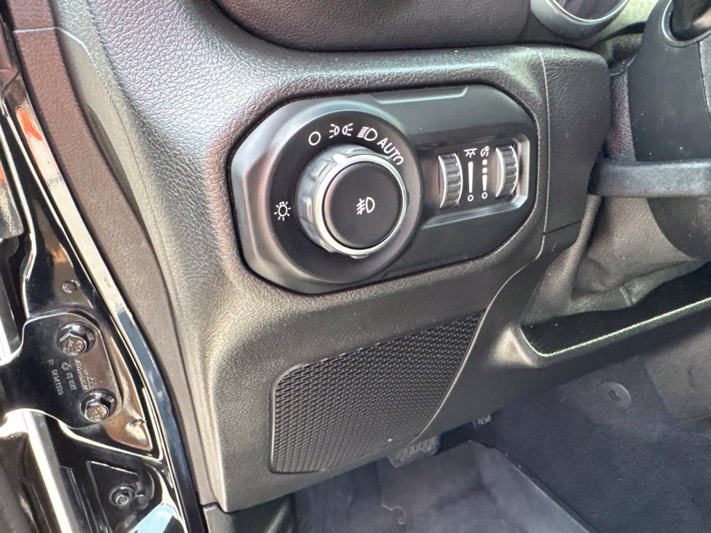 Used 2019 Jeep Wrangler Unlimited Sahara AWD/4WD image 19