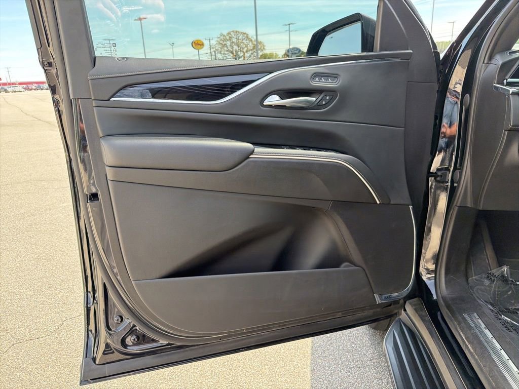 Used 2023 Cadillac Escalade Sport AWD/4WD image 13