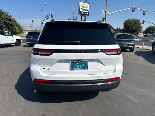 Used 2024 Jeep Grand Cherokee Altitude AWD/4WD image 7