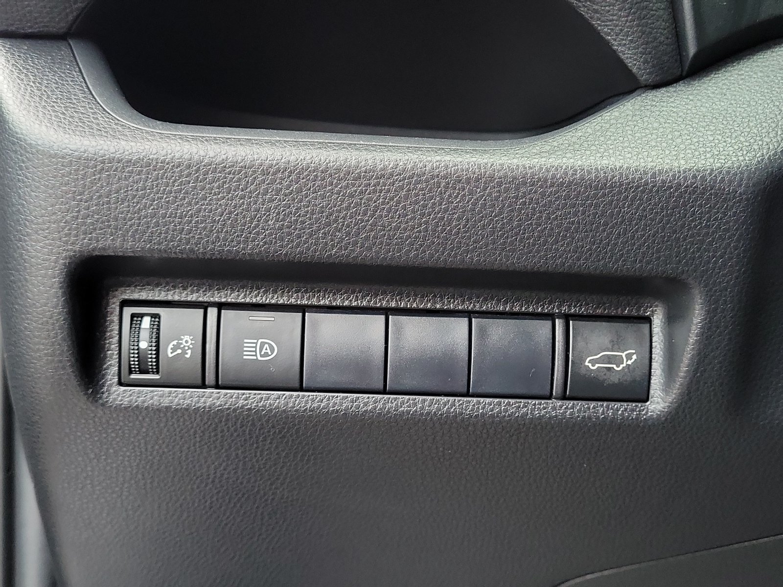 Used 2019 Toyota RAV4 XLE Premium FWD image 15