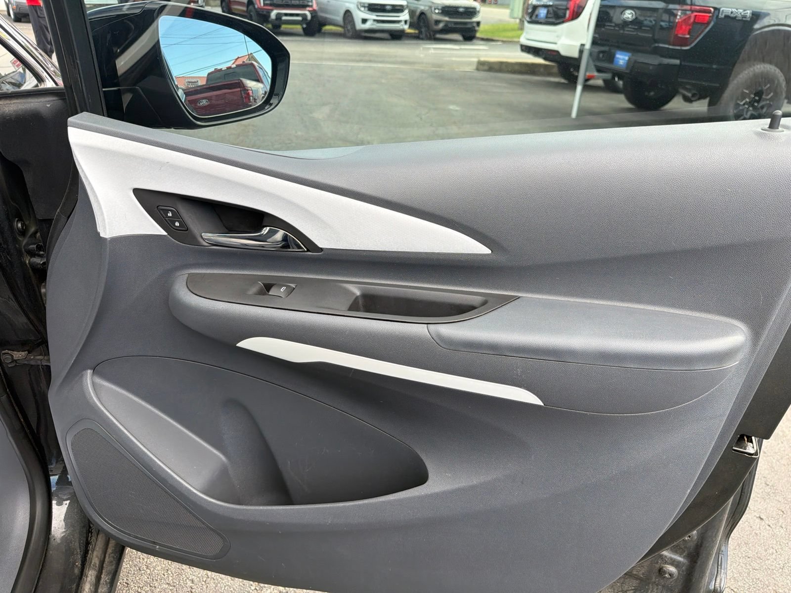 Used 2019 Chevrolet Bolt LT FWD image 29