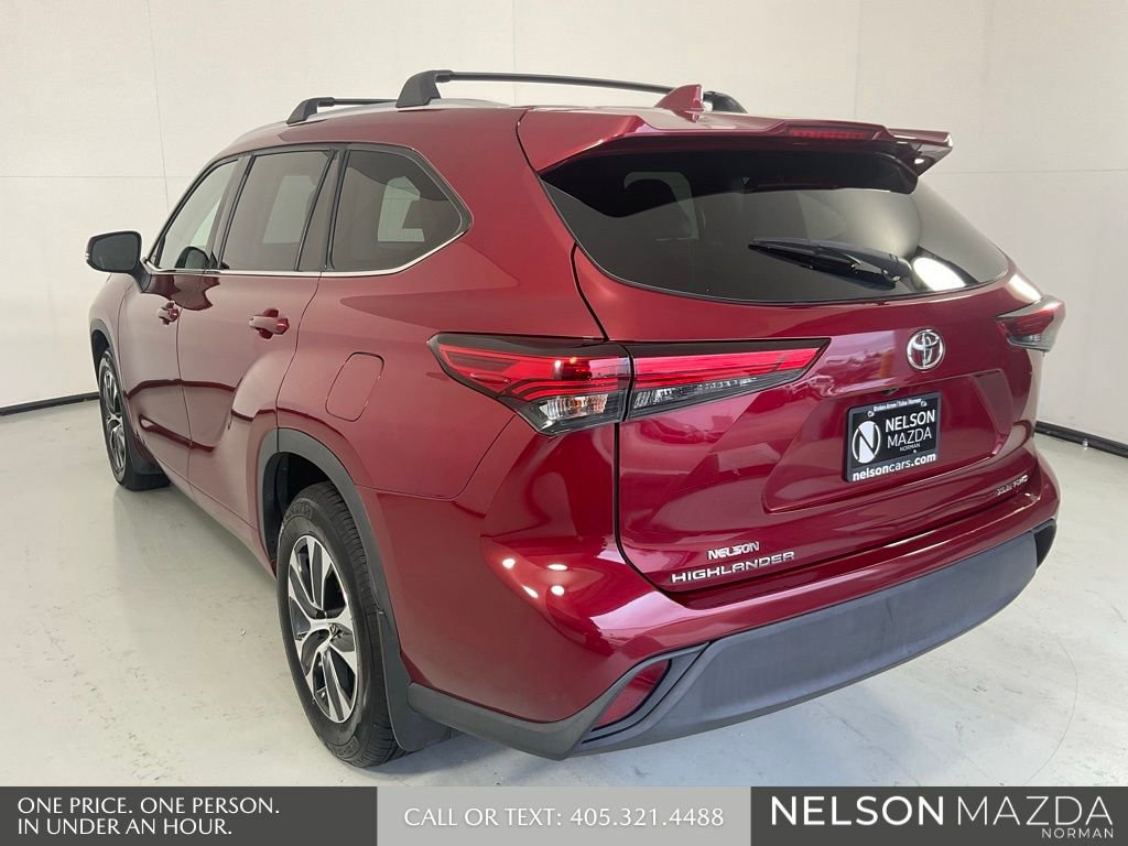 Used 2020 Toyota Highlander XLE AWD/4WD image 8