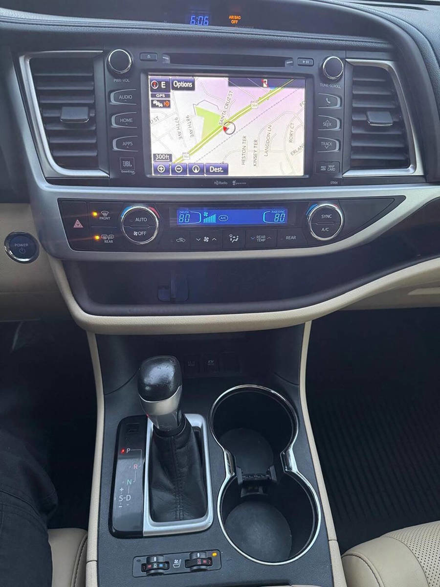 Used 2015 Toyota Highlander Limited Platinum image 21