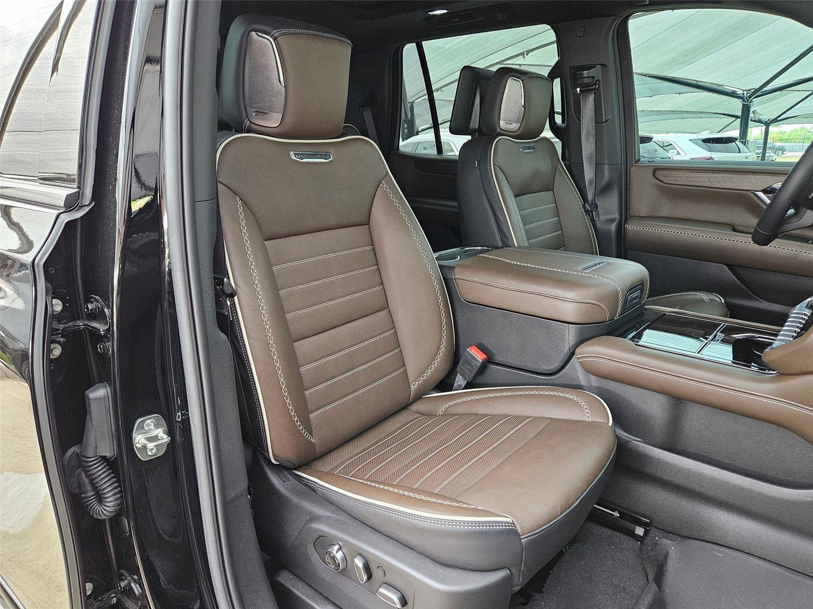 Used 2025 GMC Yukon Denali Ultimate w/ LPO, Floor Liner Package AWD/4WD image 27
