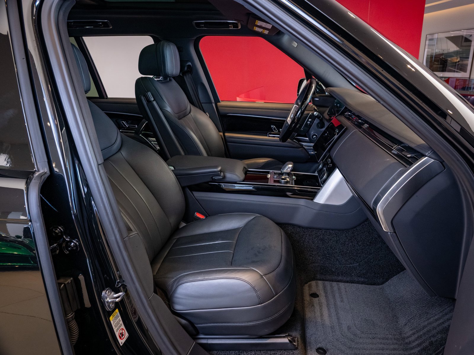 Used 2023 Land Rover Range Rover SE image 22