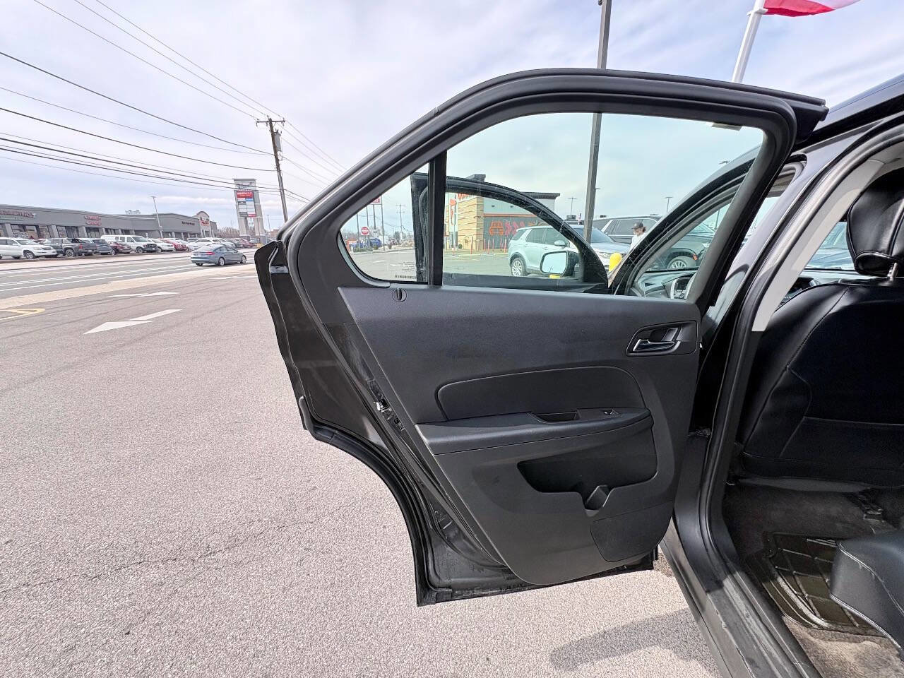Used 2017 Chevrolet Equinox LS image 25