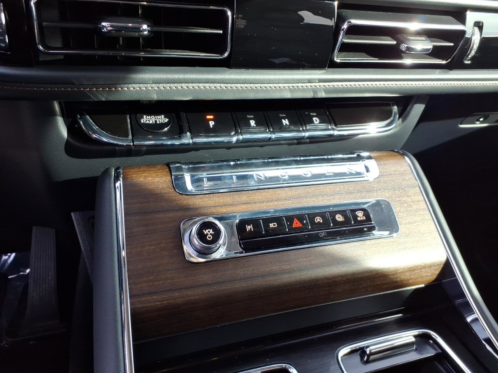 Used 2025 Lincoln Aviator Reserve w/ Equipment Group 201A image 19