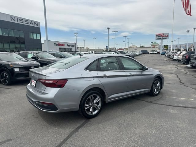 Used 2024 Volkswagen Jetta SE FWD image 12
