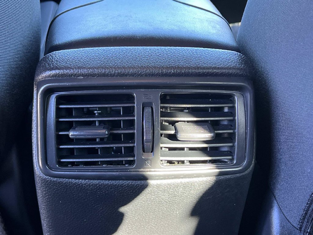 Used 2019 Nissan Rogue S FWD image 13