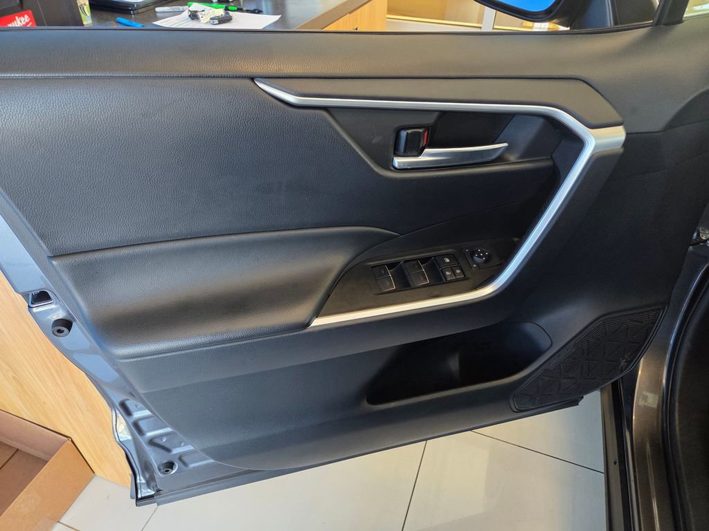 Used 2025 Toyota RAV4 XLE image 13