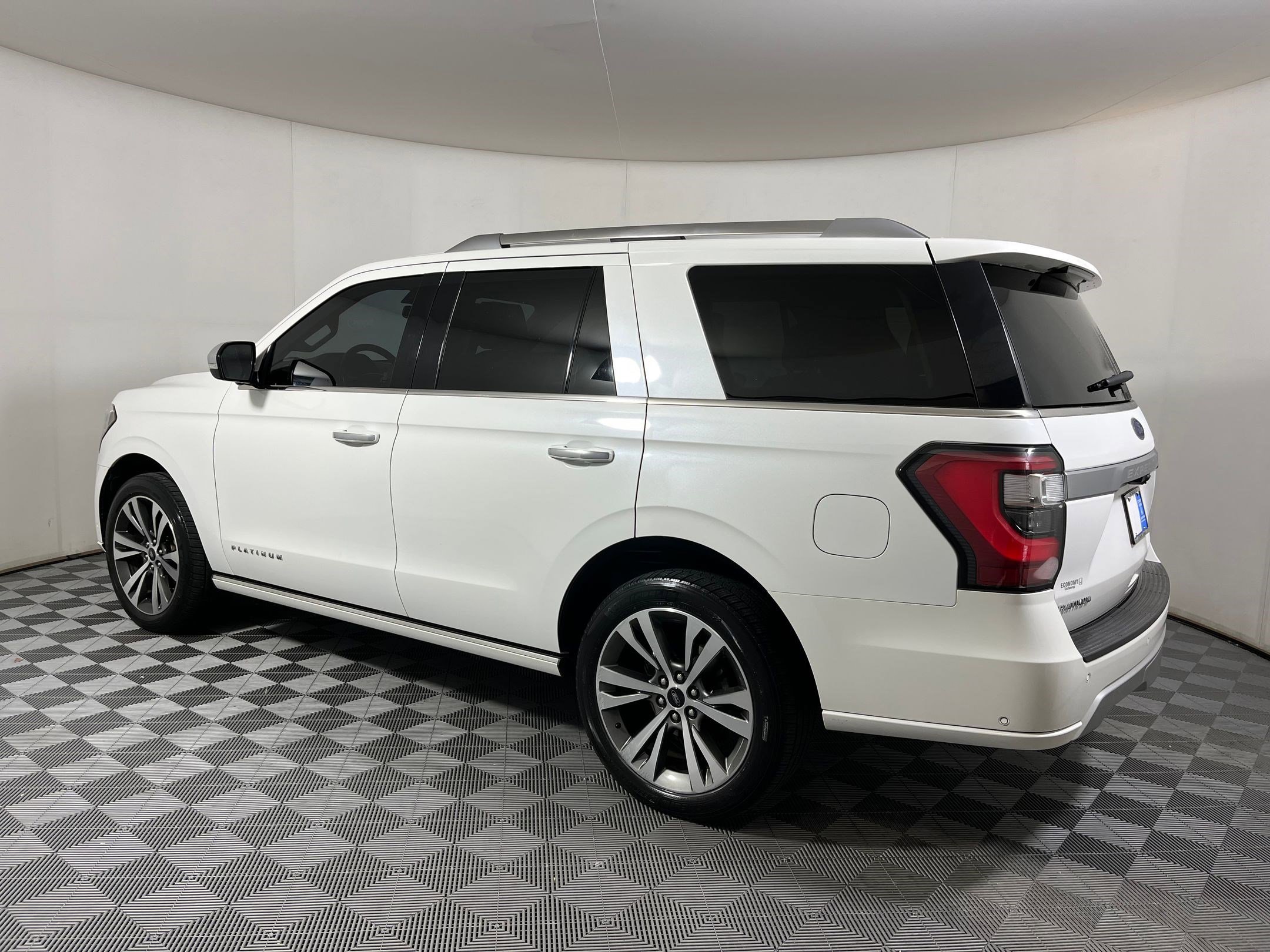Used 2020 Ford Expedition Platinum image 2
