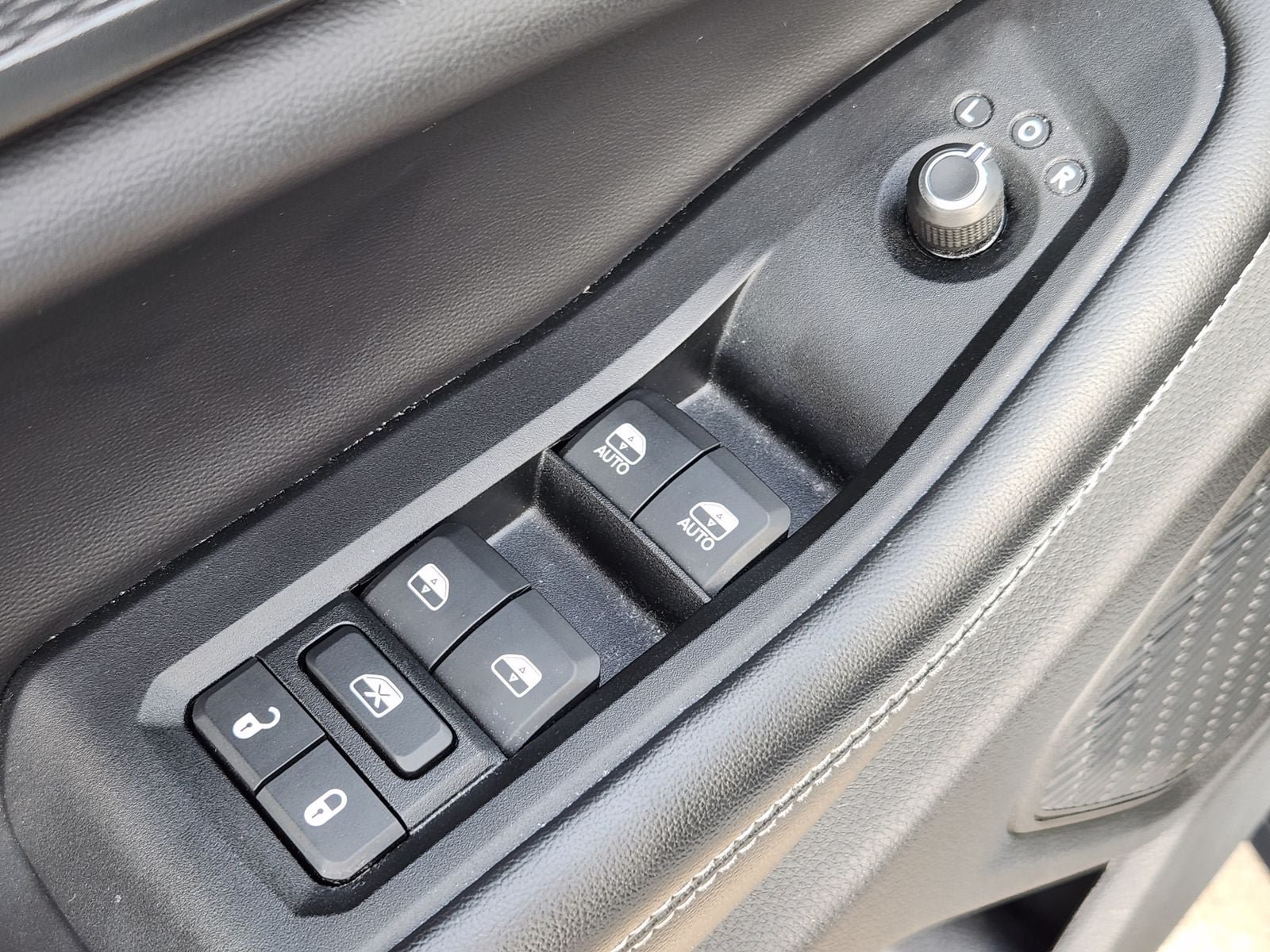 Used 2023 Jeep Grand Cherokee L Laredo w/ Luxury Tech Group I AWD/4WD image 33
