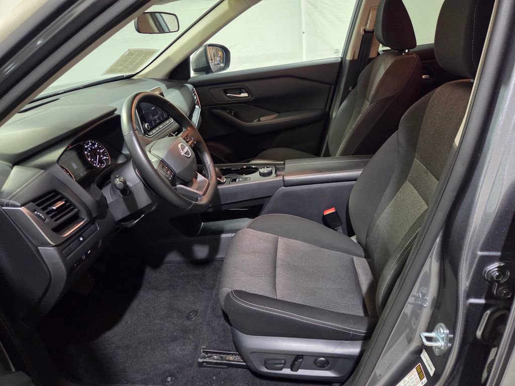 Used 2025 Nissan Rogue SV AWD/4WD image 12