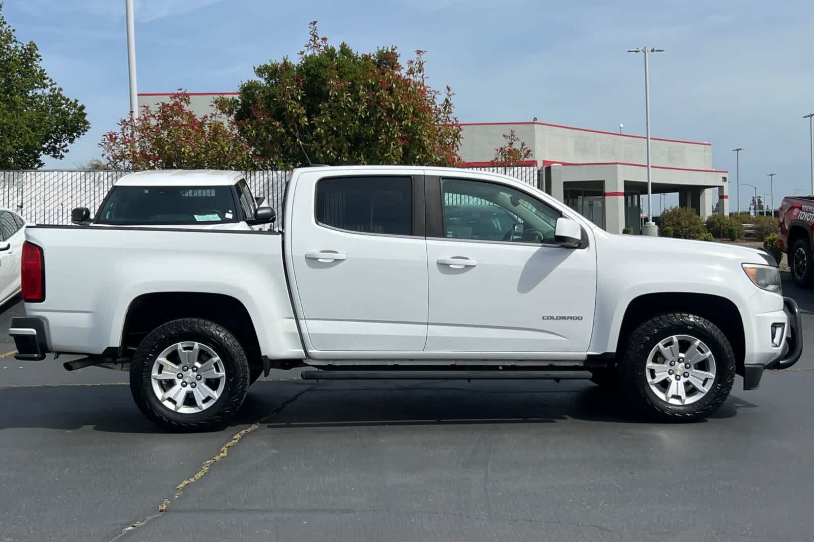 Used 2017 Chevrolet Colorado LT w/ LT Convenience Package RWD image 6