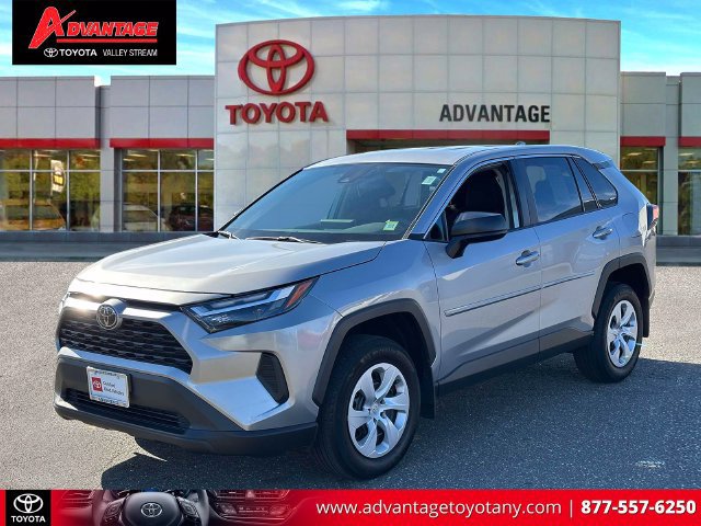 Used 2024 Toyota RAV4 LE AWD/4WD image 4