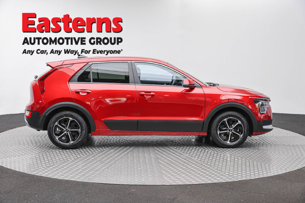 Used 2025 Kia Niro LX FWD image 5
