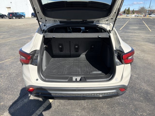 New 2026 Chevrolet Trax RS w/ Sunroof Package image 33