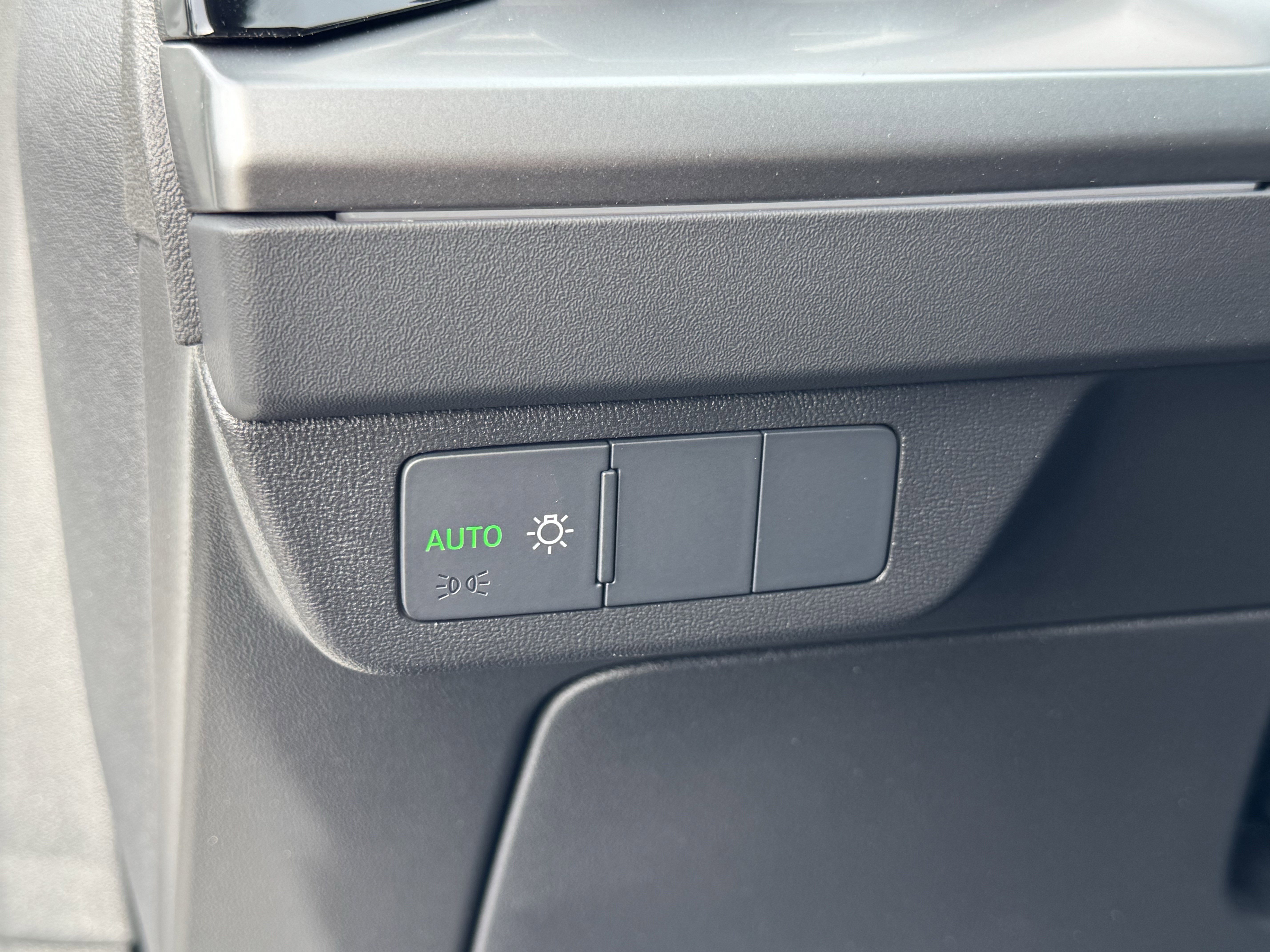 Used 2024 Audi Q4 e-tron Premium w/ Convenience Package image 27