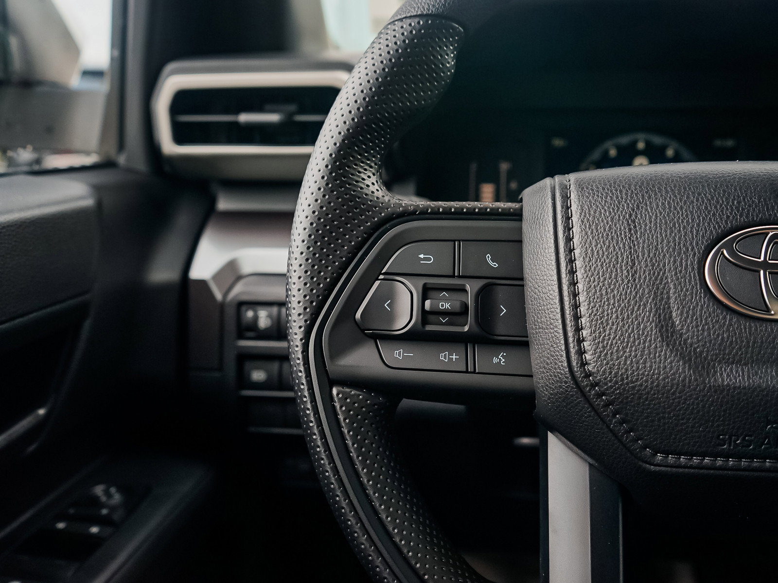 New 2025 Toyota Tacoma SR5 image 17