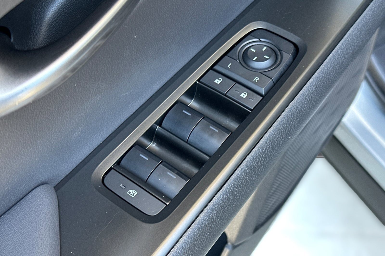 Certified 2025 Lexus UX 300h FWD w/ Accessory Package (Z2) image 14