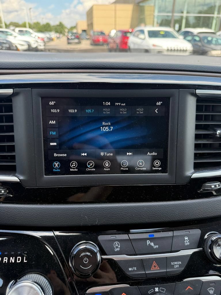 Used 2018 Chrysler Pacifica Touring Plus w/ Tire & Wheel Group FWD image 9