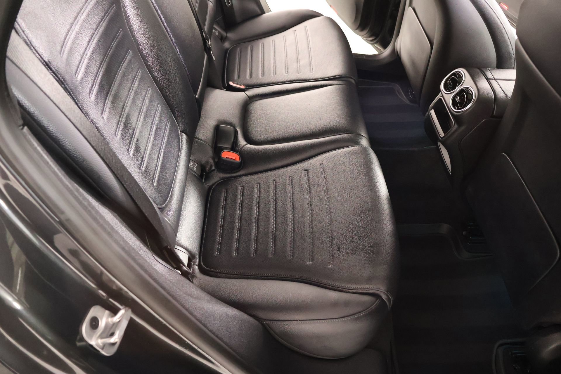 Used 2024 Mercedes-Benz GLC 300 4MATIC image 13